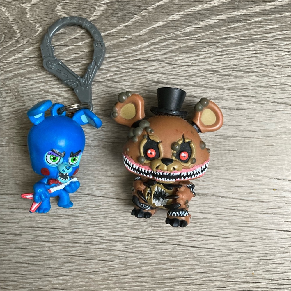 FNAF mini figure and key chain set